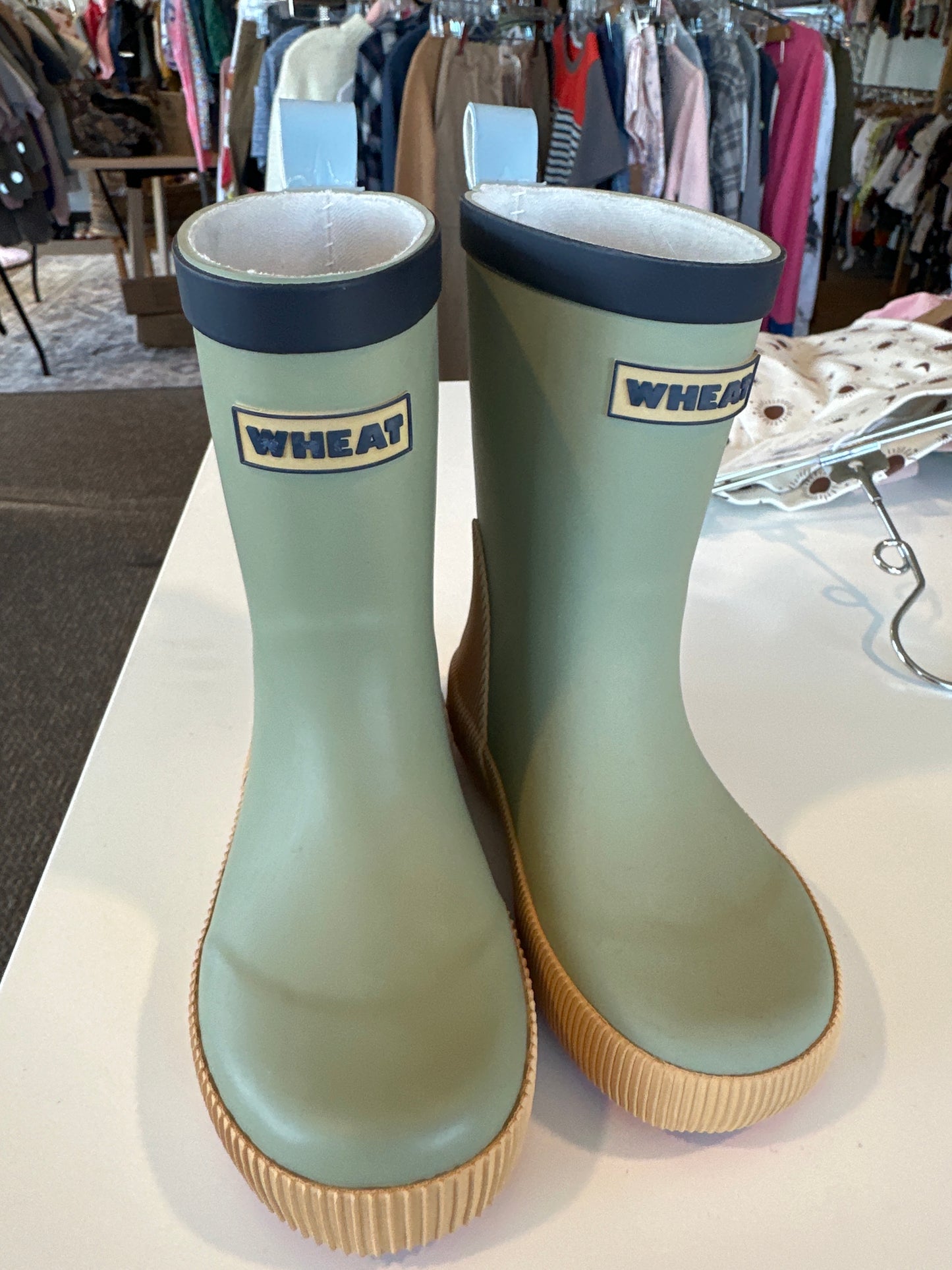 Wheat boots us size 8