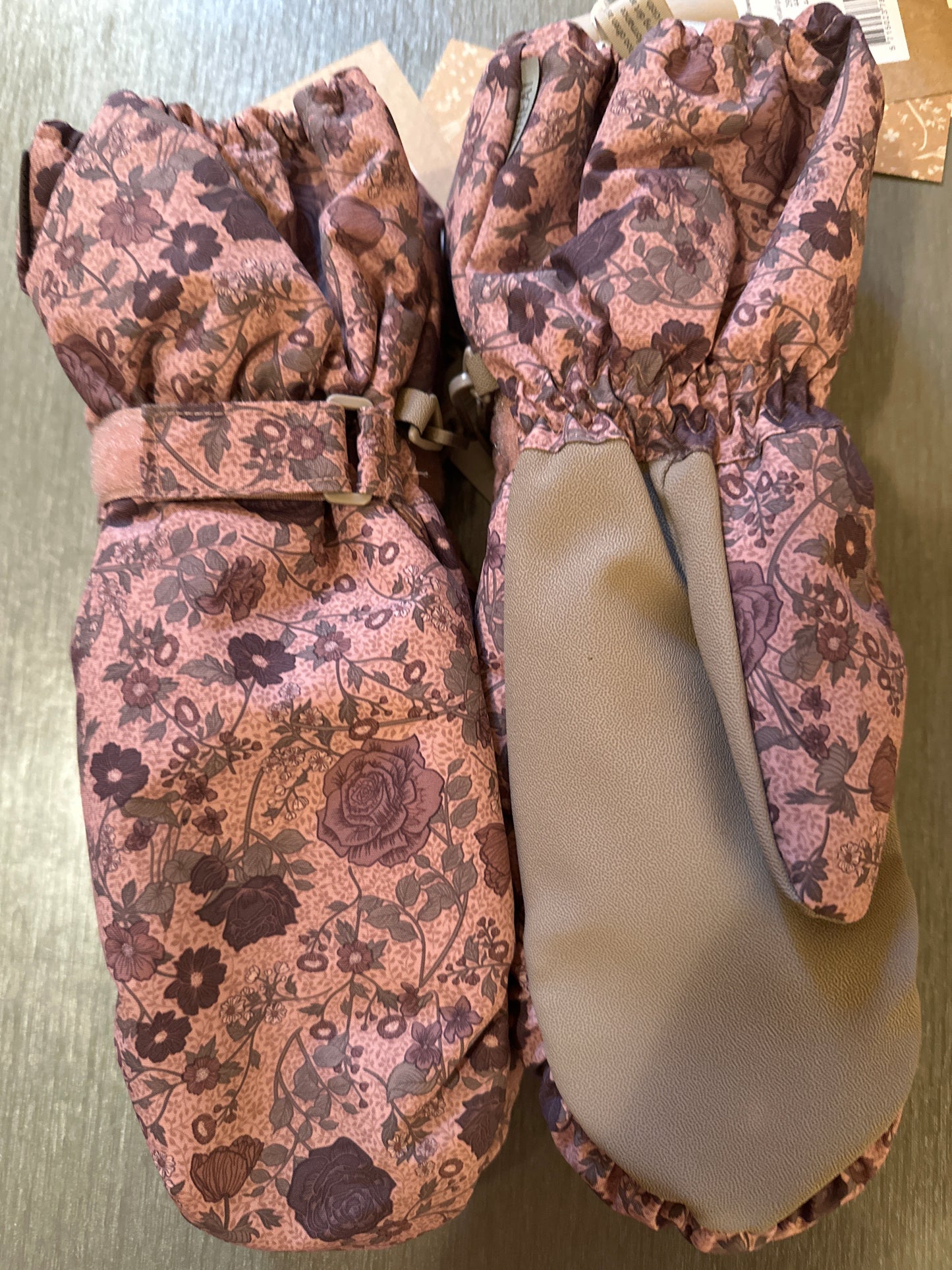 Wheatkids winter gloves 10/12 y